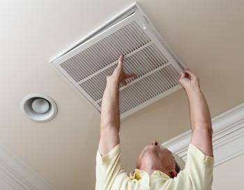 Kodėl kyla oro kondicionieriaus kvapas ir kaip jį pašalinti?